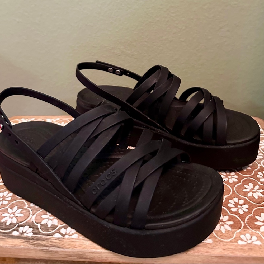 CROCS Women’s Black Strappy Platform Sandals